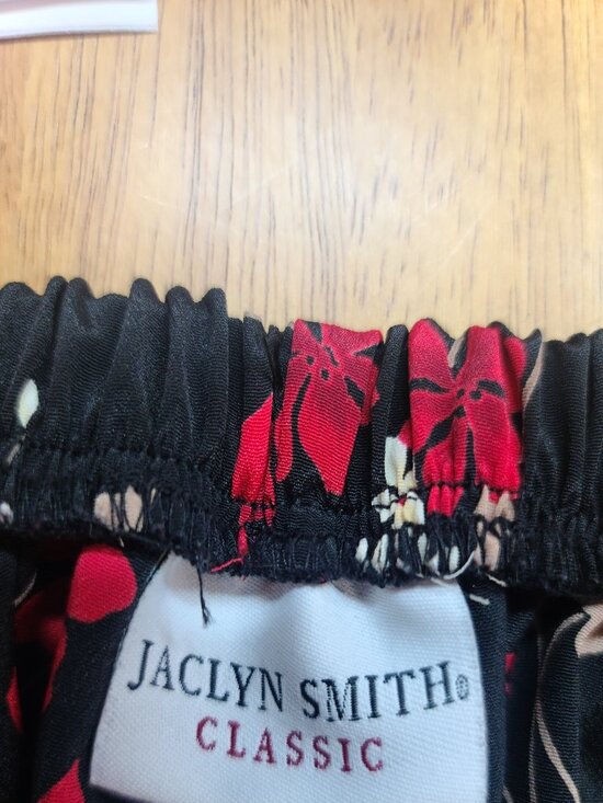 Jacqueline Smith  Classic Skirt - Picture 2 of 4